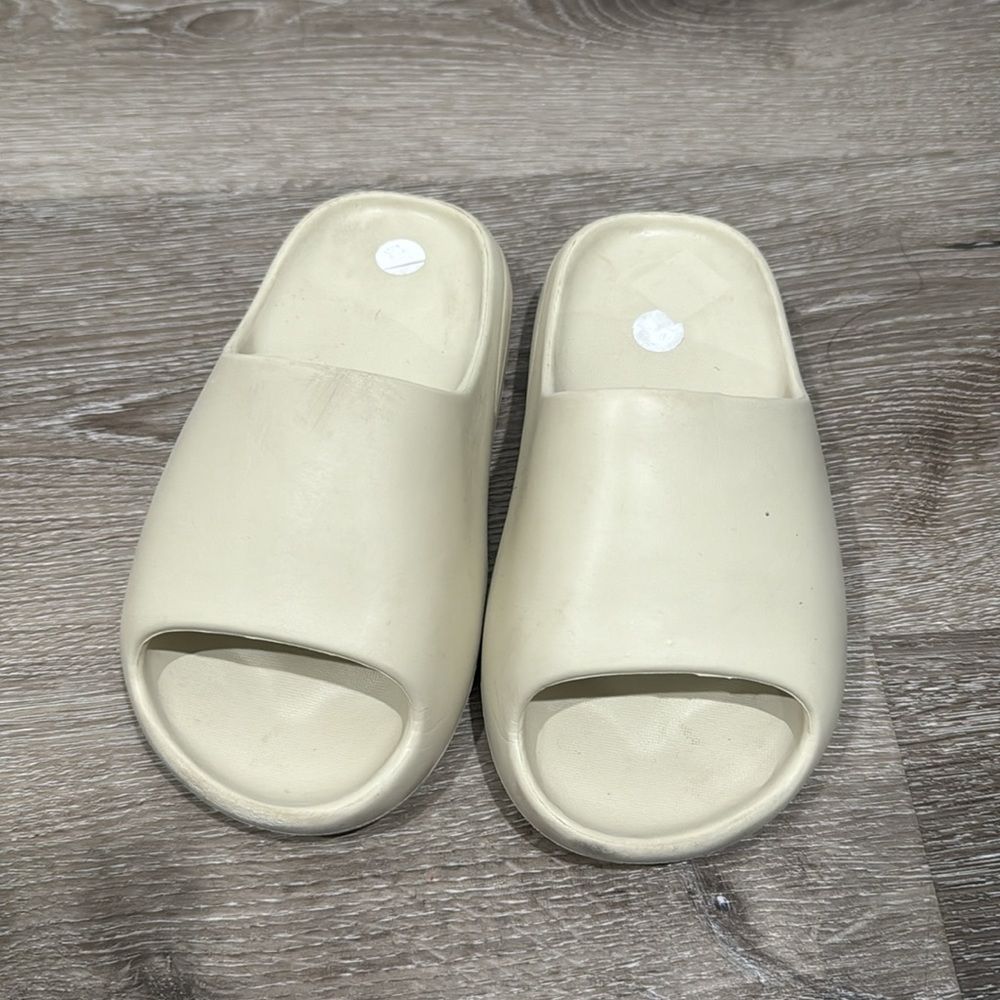 Toddler basic slippers - Picture 2 of 3